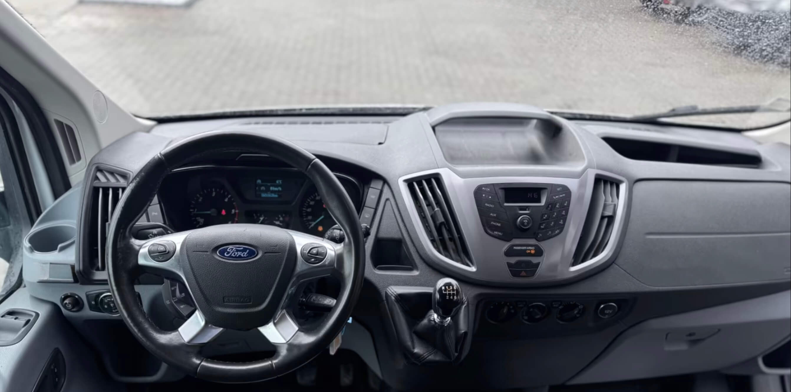 Ford Transit 8+1 de închiriat Cluj-Napoca — vedere 3